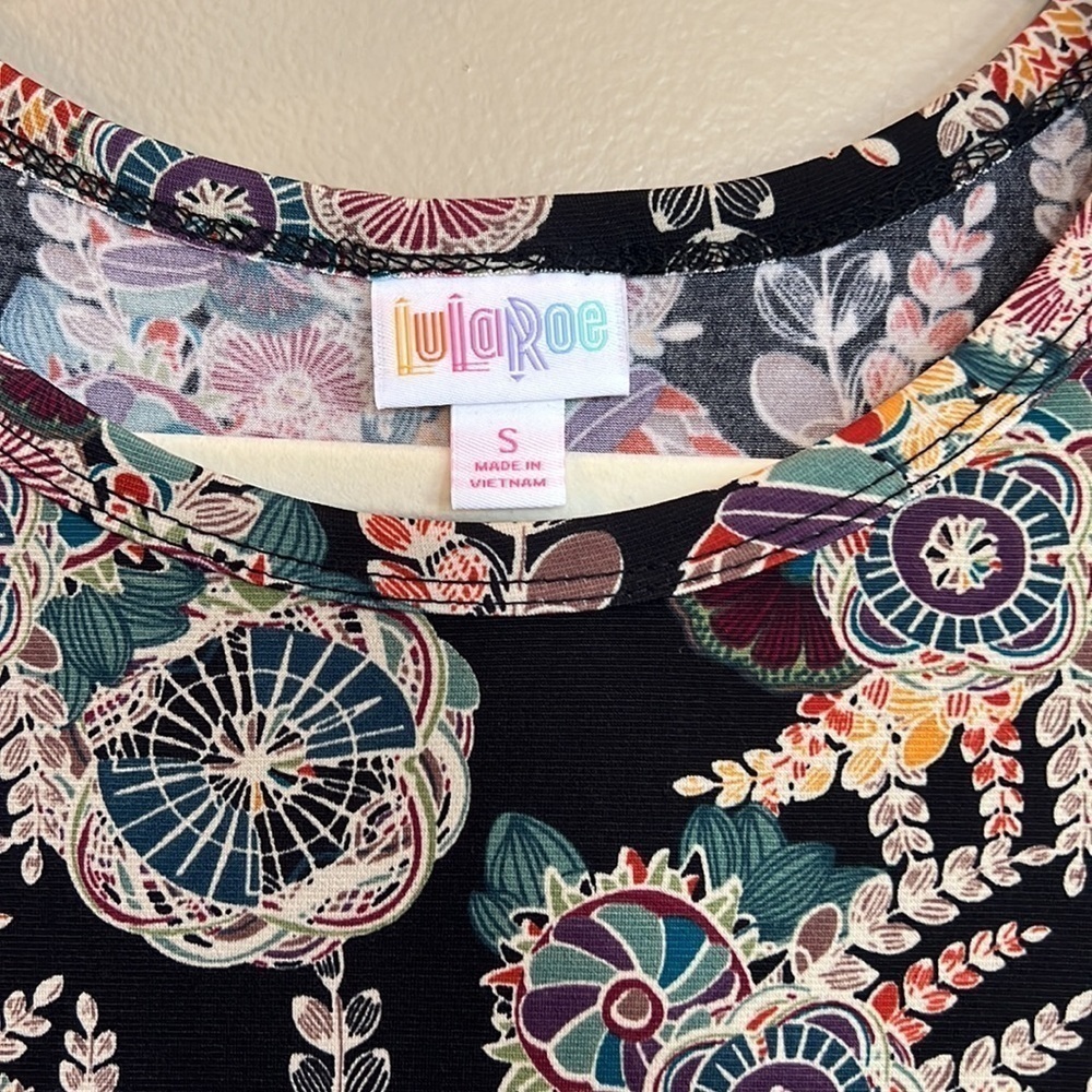 Lularoe Carly Pretty Print, Size Small NWT - image 2